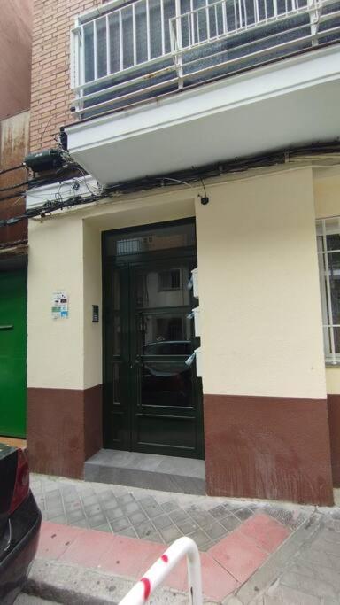 Cozy 2 Bedroom Apartment With Patio Madrid Exterior photo