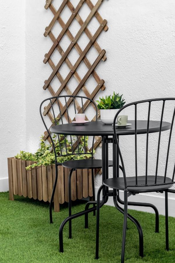 Cozy 2 Bedroom Apartment With Patio Madrid Exterior photo