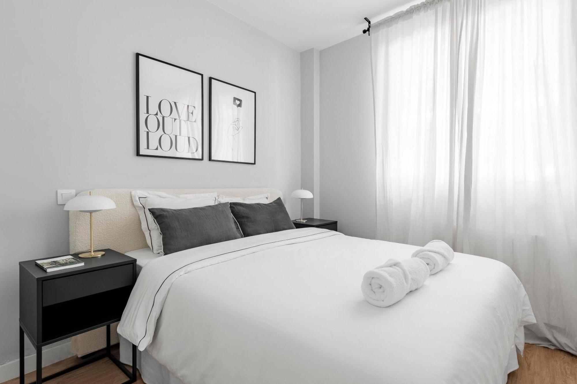 Cozy 2 Bedroom Apartment With Patio Madrid Exterior photo